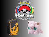 Se muestra mercancía de los Campeonatos Mundiales Pokémon (Fuente de la imagen: The Pokémon Company con ediciones)