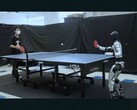 Un robot Unitree G1 equipado con HITTER jugando al tenis de mesa (Fuente de la imagen: Hybrid Robotics vía YouTube; captura de pantalla editada)