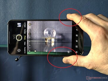 Si el acceso directo se utiliza como disparador, a menudo se pulsan los botones del lado opuesto.