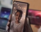 El Xperia 1 IV (Mark 4) podría venir con una cámara bajo la pantalla en la parte delantera para permitir unos biseles más delgados. (Fuente de la imagen: Sony - editado)