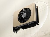 La compacta MSI GeForce RTX 5050 Inspire ITX presenta un elegante diseño dorado (Fuente de la imagen: MSI)