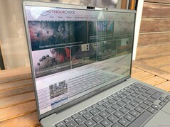 Al aire libre (día luminoso, sin luz solar directa)