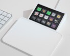 En la imagen: módulo Stream Deck de 15 teclas instalado en un trackpad. Los aficionados pueden ahora añadir botones Stream Deck a sus construcciones personalizadas sin tener que desmontar las versiones de venta al público. (Fuente de la imagen: Elgato)