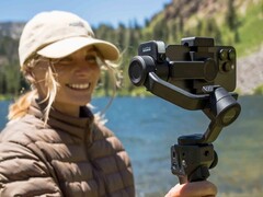 El nuevo cardán Fluid Pro AI funciona con cámaras de acción GoPro, smartphones y cámaras de apuntar y disparar de hasta 400 gramos. (Fuente de la imagen: GoPro)