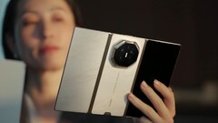 Además del color principal, el morado, el Huawei Mate XT2 también estará disponible en dorado/blanco y dorado/negro.