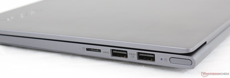 Derecha: Lector MicroSD, 2x USB Tipo-A