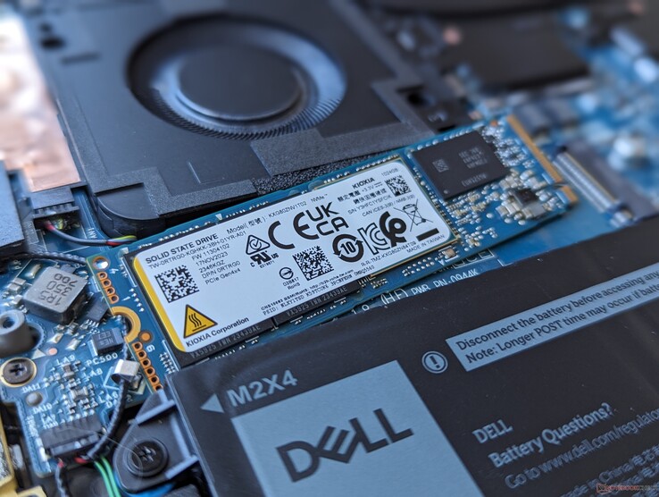 Admite unidades SSD NVMe 2280 de longitud completa