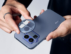 El Realme GT 8 Pro en su acabado Urban Blue con la placa de la cámara desmontada. (Fuente de la imagen: Realme)