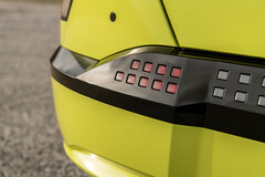 Las luces de matriz de píxeles de inspiración retro se inspiran en el hermano mayor Ioniq 5 del Kona EV. (Fuente de la imagen: Hyundai)