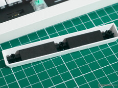 La espuma de la barra espaciadora Keychron Q1 HE 8K ayuda a calmar las cosas.