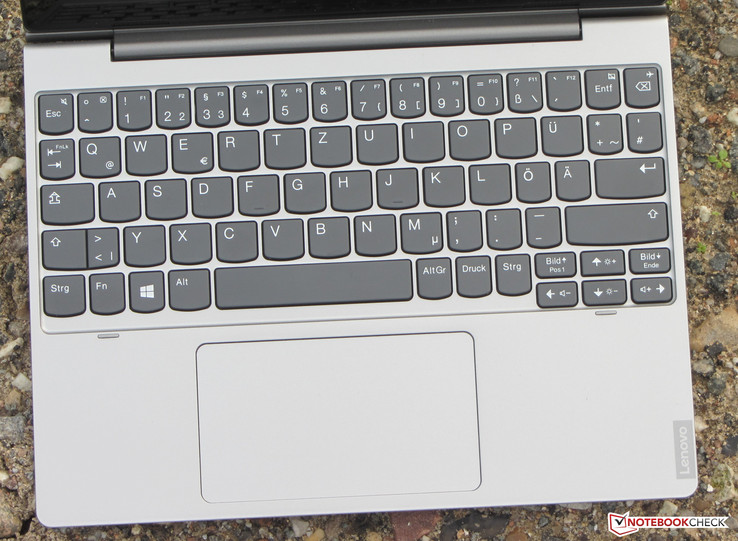 Un vistazo al teclado y al trackpad del D330-10IGM