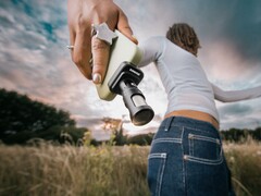 La MV88 USB-C de Shure se conecta fácilmente a un smartphone para la grabación móvil de audio (Fuente de la imagen: Shure)