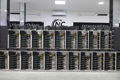 Los mineros de criptomonedas están empleando ahora hardware de tipo estación de trabajo para sus necesidades de minería (imagen vía @I_Leak_VN en Twitter)