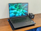 Análisis del portátil Lenovo Legion Pro 5 16IRX9: Gran rendimiento, pero un poco pesado