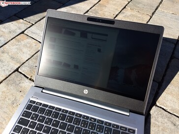 Uso del HP ProBook 430 G6 en exteriores bajo la luz solar directa