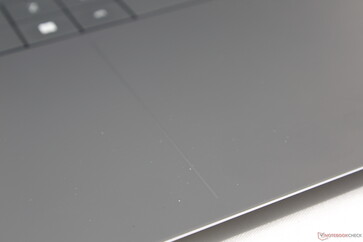 Los nuevos contornos visuales del clickpad son tenues y pueden resultar difíciles de ver