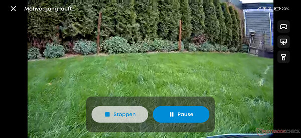 El vídeo en directo ofrece una visión del jardín desde la perspectiva del robot cortacésped