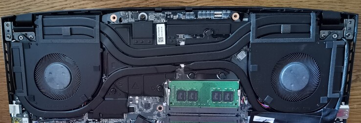 Aero 15 OLED XD - Disipador con sistema de doble ventilador