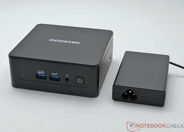 Geekom Mini IT15 con fuente de alimentación (19 V; 6,32 A)