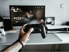 Un usuario de Reddit no pudo iniciar «Ghost of Yōtei» en su PS5 tras un error en la comprobación de la licencia, lo que ha reavivado el debate sobre los juegos digitales y los discos físicos.