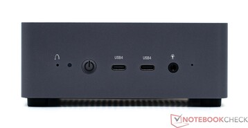 Frontal: CMOS transparente, 2 puertos USB4, conector de 3,5 mm