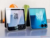 El Galaxy Z Flip 7 (a la derecha) tenía una pantalla de cubierta más grande que el Galaxy Z Flip 6 (a la izquierda).