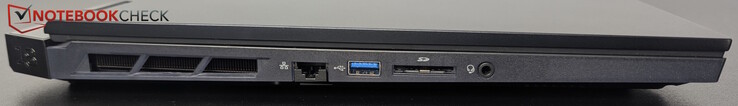 Izquierda: LAN, USB-A (10 Gbps), lector SD, auriculares