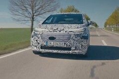Tras los bocetos iniciales, el nuevo Audi A2 e-tron aparece ahora en la vida real con una lámina de camuflaje durante las pruebas de conducción sobre hielo y nieve en el norte de Suecia y en el túnel de viento.