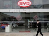BYD superó a Tesla en 2022 como primer fabricante mundial de vehículos eléctricos. (Fuente de la imagen: Reuters)