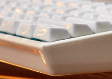 Detalle del esmalte de la funda cerámica para teclado Cerakeys Peak60. (Fuente de la imagen: Cerakey)