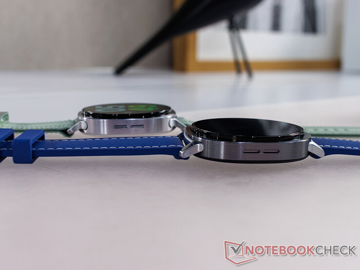 Samsung afirma que el Watch 8 es un 11% más delgado que su predecesor. En la imagen: dos tamaños del Watch 8. (Fuente de la imagen: Notebookcheck)