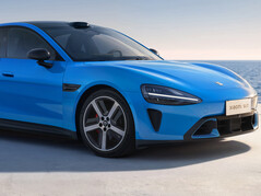 Xiaomi SU7 (2026) en el nuevo color Capri Blue: La berlina deportiva eléctrica recibe algo más que un pequeño lavado de cara. (Fuente de la imagen: Xiaomi)