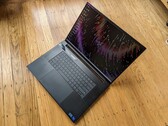 Análisis del portátil Razer Blade 18: Más pequeño que muchos portátiles para juegos de 17 pulgadas