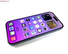 Es probable que la parte frontal del próximo iPhone 17 de Apple siga siendo la misma que la del iPhone 16 fotografiado anteriormente. (Fuente de la imagen: Propio)