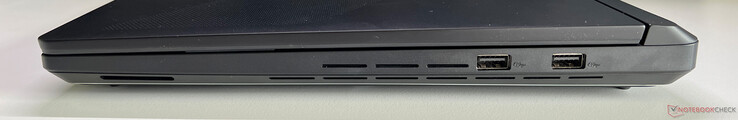 Derecha: 2x USB-A 3.2 Gen 2 (10 Gbit/s)