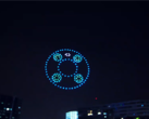 Los aviones teledirigidos toman una forma inspirada en Mate 40 sobre Beijing. (Fuente: MyDrivers)