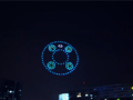 Los aviones teledirigidos toman una forma inspirada en Mate 40 sobre Beijing. (Fuente: MyDrivers)