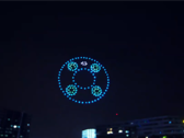 Los aviones teledirigidos toman una forma inspirada en Mate 40 sobre Beijing. (Fuente: MyDrivers)