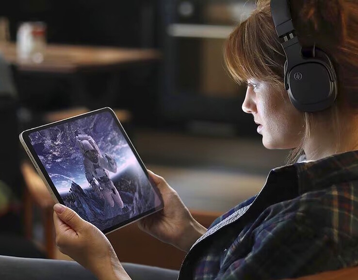 Los auriculares Yamaha YH-L500A admiten conexiones con cable de 3,5 mm e inalámbricas Bluetooth 5.4. (Fuente de la imagen: Yamaha)