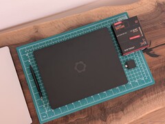 El proceso de fabricación del Laptop 13 Pro lo acerca más a los portátiles tradicionales para prosumidores, como el Razer Blade