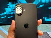 El iPhone 16 tendrá los laterales y la parte trasera mate, pero la carcasa de la cámara brillante. (Fuente de la imagen: Weibo)