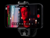 El accesorio Atomos Ninja Phone para iPhone 15 Pro y Pro Max permite al teléfono capturar y transmitir en directo entradas de vídeo externas a través de HDMI. (Fuente: Atomos)