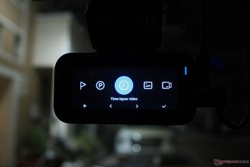 Puede acceder a diversas funciones directamente desde la pantalla de la cámara de salpicadero...