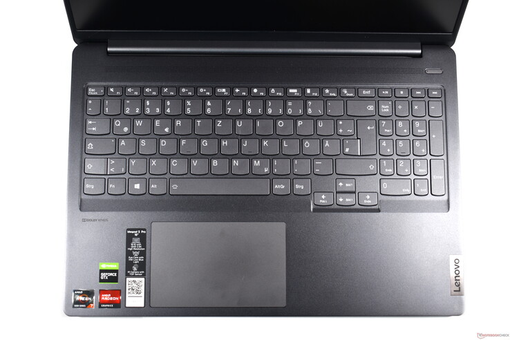 Área del teclado del Lenovo IdeaPad 5 Pro 16ACH