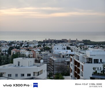 Vivo X300 Pro 12 MP Teleobjetivo de 85 mm.