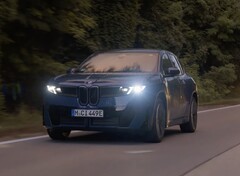 El SUV eléctrico BMW iX3 logró una impresionante autonomía de 626 millas con 12 millas aún en el reloj. (Fuente de la imagen: BMW Group vía YouTube)