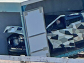 El Cybertruck de Tesla ha aterrizado en Nueva Zelanda para realizar pruebas en climas fríos, lo que nos ha permitido echar un vistazo a su amplio maletero y al inusual diseño de su tapa. (Fuente de la imagen: Cybertruck Owners Club)