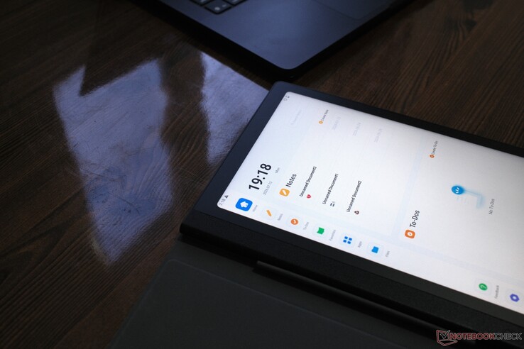 El Note E cuenta con un nanorrevestimiento AG en su pantalla LCD.