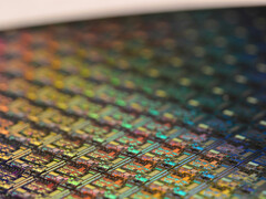 Arte conceptual que evoca el diseño de chips para smartphones, preparando el terreno para la rivalidad entre MediaTek y Qualcomm (Fuente de la imagen: Unsplash / Laura Ockel)