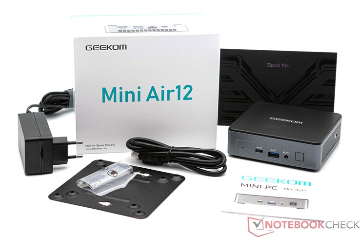 Geekom MiniAir 12 con accesorios